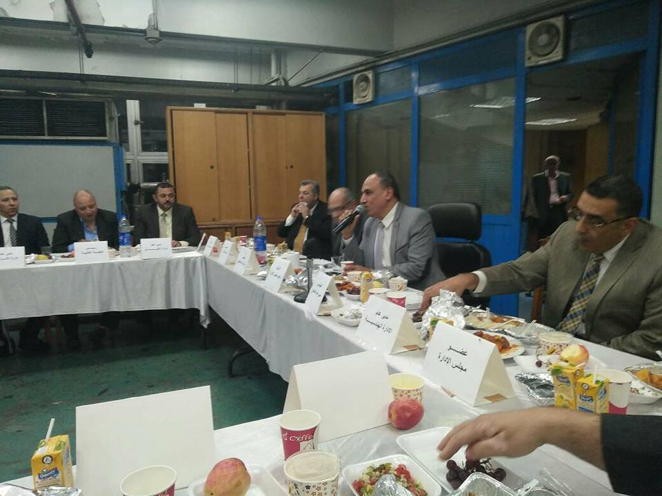 عبد المحسن سلامة في لقاء مفتوح مع العاملين بمطابع الجلاء علي الإفطار