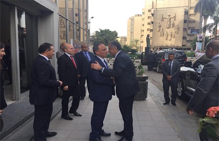 بالصورعبدالمحسن سلامة يستقبل طارق عامر  