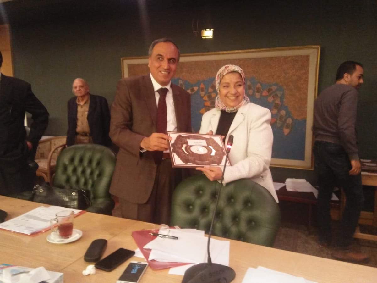 بالصور.. عبد المحسن سلامة يكرم لجنة التحكيم المشرفة على مسابقة التفوق الصحفى