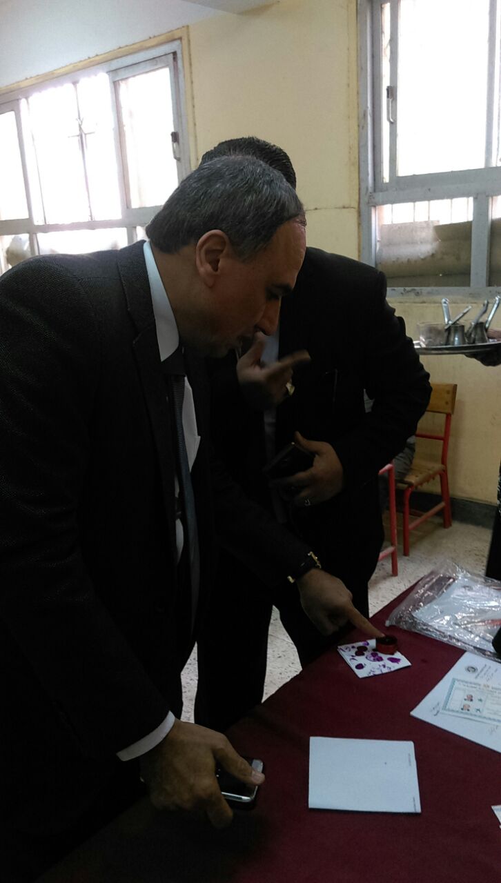بالصور عبد المحسن سلامة من داخل لجنة الانتخابات: المشاركة الفعالة فى الانتخابات الرئاسية واجب لإنجاح التجربة الديمقراطية الوليدة