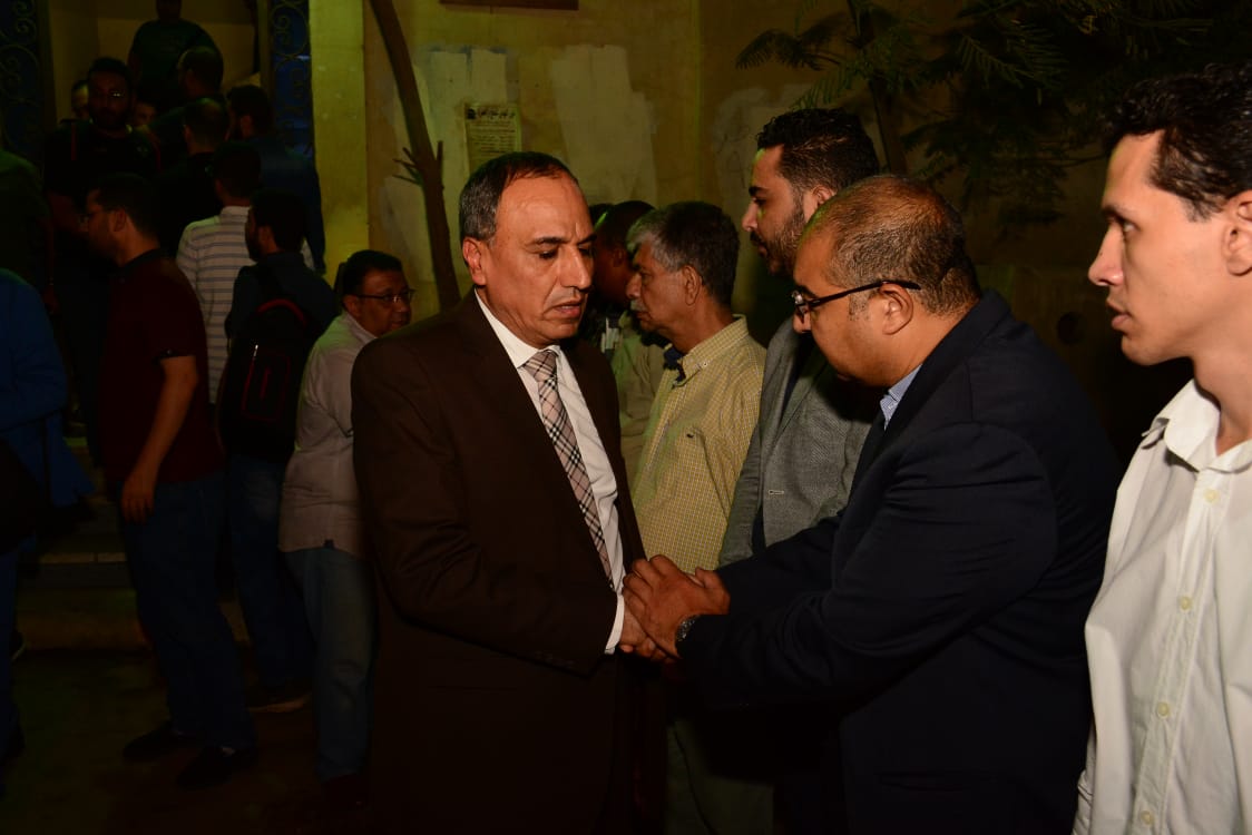 بالصور:نقيب الصحفيين يؤدي واجب العزاء في الزميلة هند موسى   
